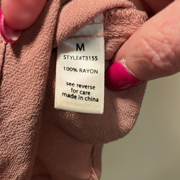 Active USA mauve sleeveless blouse with black tie ribbon size medium pretty top - Picture 3 of 8